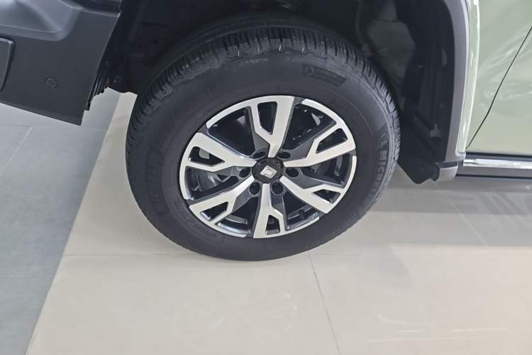 Used Tank 300 2023 City Edition 2.0T—Stylish as Ever Left Front Wheel Hub
