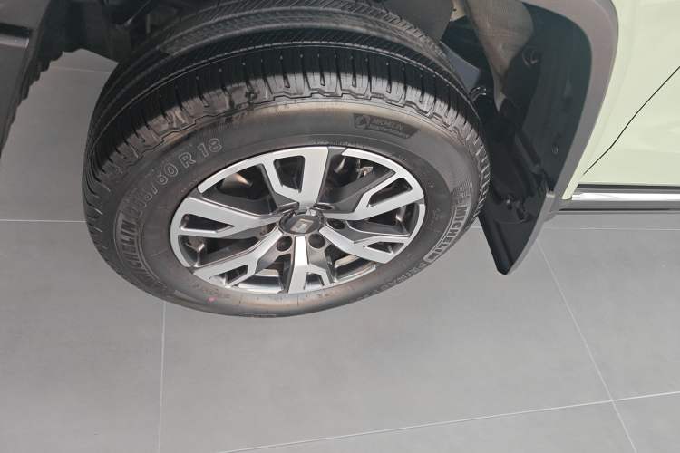 Used Tank 300 2023 City Edition 2.0T—Stylish as Ever Left Front Wheel Hub