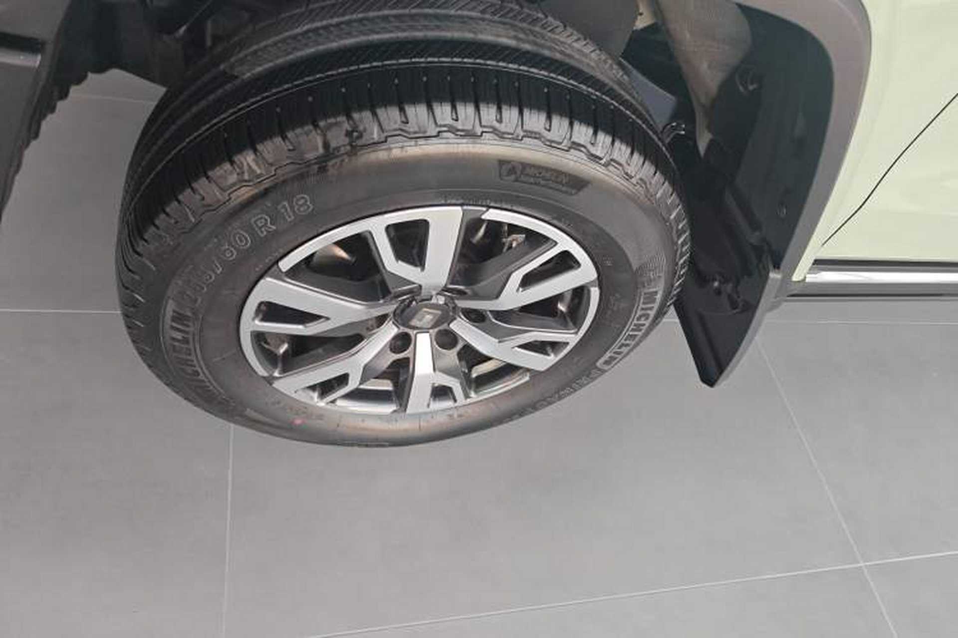 Used Tank 300 2023 City Edition 2.0T—Stylish as Ever Left Front Wheel Hub