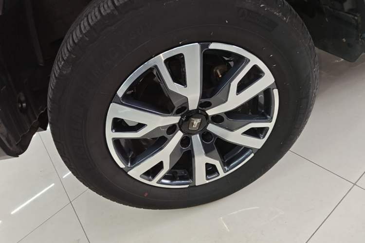 Used Tank 300 2023 City Edition 2.0T—Stylish as Ever Left Front Wheel Hub