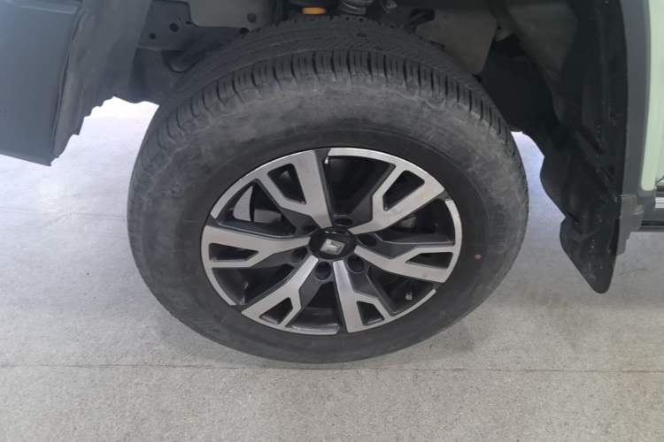 Used Tank 300 2023 City Edition 2.0T—Stylish as Ever Left Front Wheel Hub