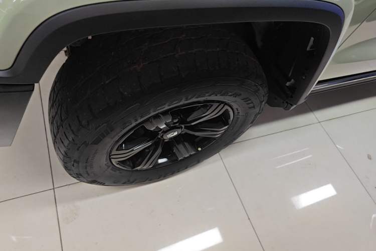 Used Tank 300 2023 City Edition 2.0T—Stylish as Ever Left Front Wheel Hub