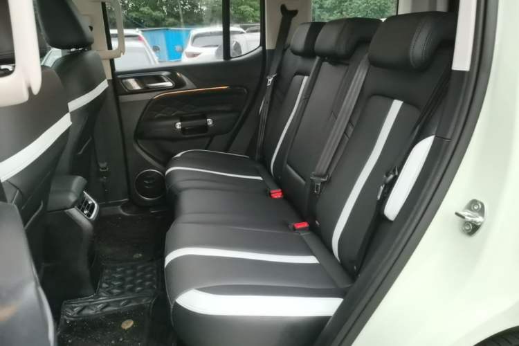 Used Tank 300 2023 City Edition 2.0T—Stylish as Ever Left Rear Seat