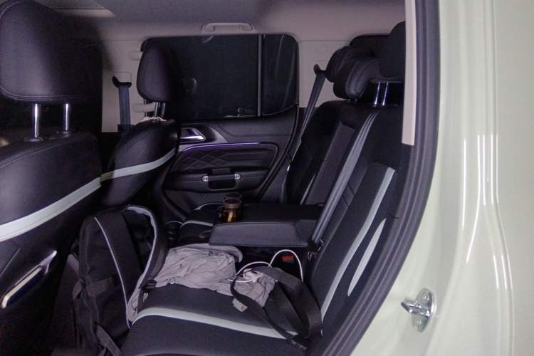 Used Tank 300 2023 City Edition 2.0T—Stylish as Ever Left Rear Seat