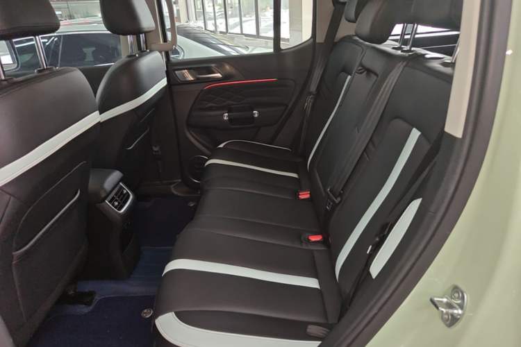 Used Tank 300 2023 City Edition 2.0T—Stylish as Ever Left Rear Seat