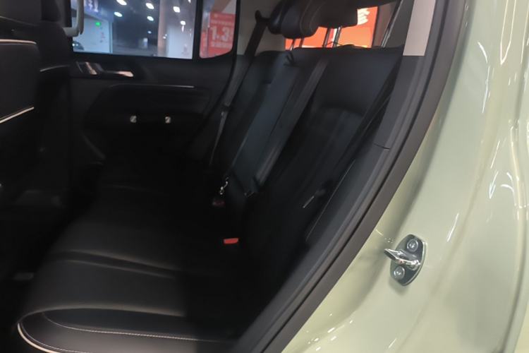 Used Tank 300 2023 City Edition 2.0T—Stylish as Ever Left Rear Seat