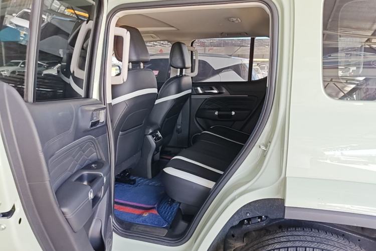Used Tank 300 2023 City Edition 2.0T—Stylish as Ever Left Rear Seat