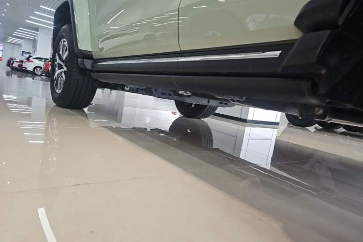 Used Tank 300 2023 City Edition 2.0T—Stylish as Ever Left Side Sill