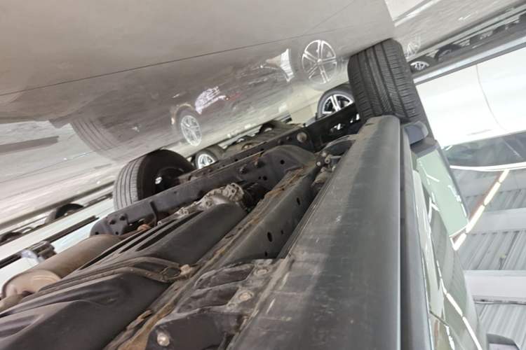 Used Tank 300 2023 City Edition 2.0T—Stylish as Ever Left Side Sill