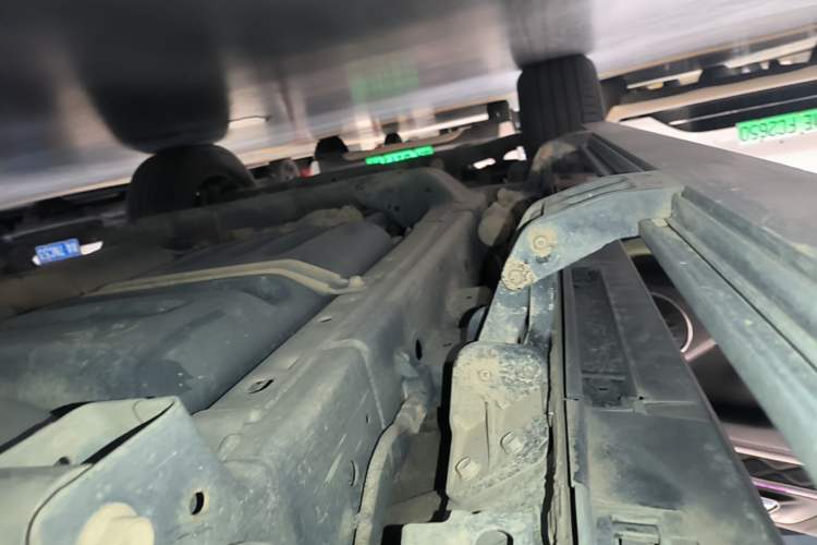 Used Tank 300 2023 City Edition 2.0T—Stylish as Ever Left Side Sill