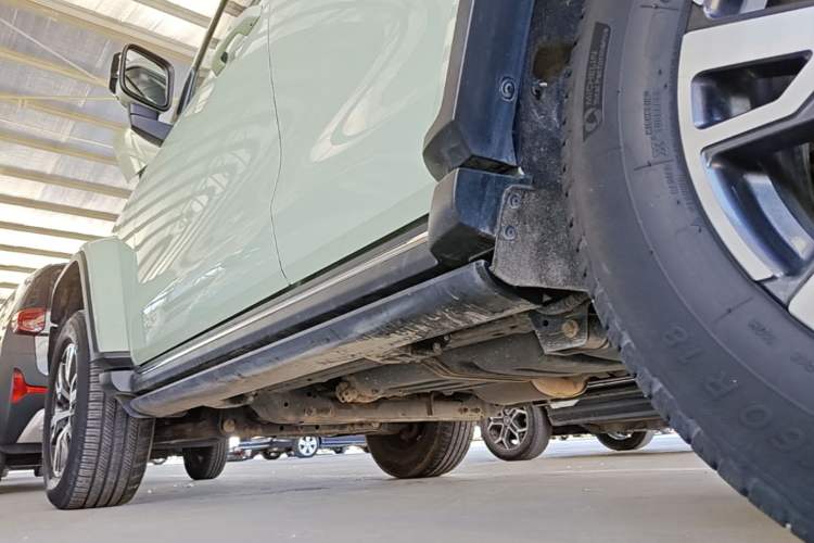 Used Tank 300 2023 City Edition 2.0T—Stylish as Ever Left Side Sill