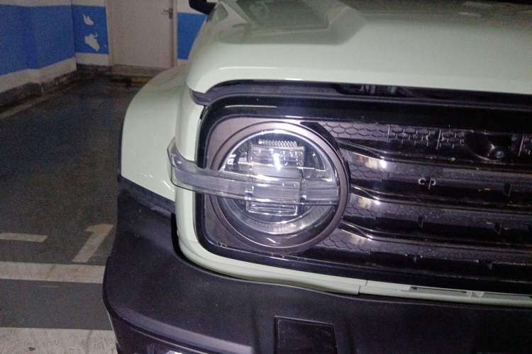 Used Tank 300 2023 City Edition 2.0T—Stylish as Ever Right Front Headlight