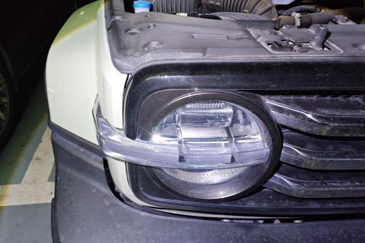 Used Tank 300 2023 City Edition 2.0T—Stylish as Ever Right Front Headlight
