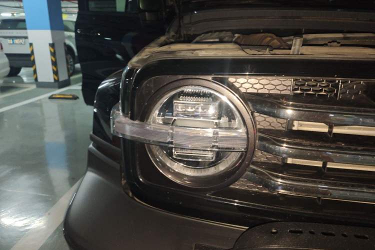 Used Tank 300 2023 City Edition 2.0T—Stylish as Ever Right Front Headlight