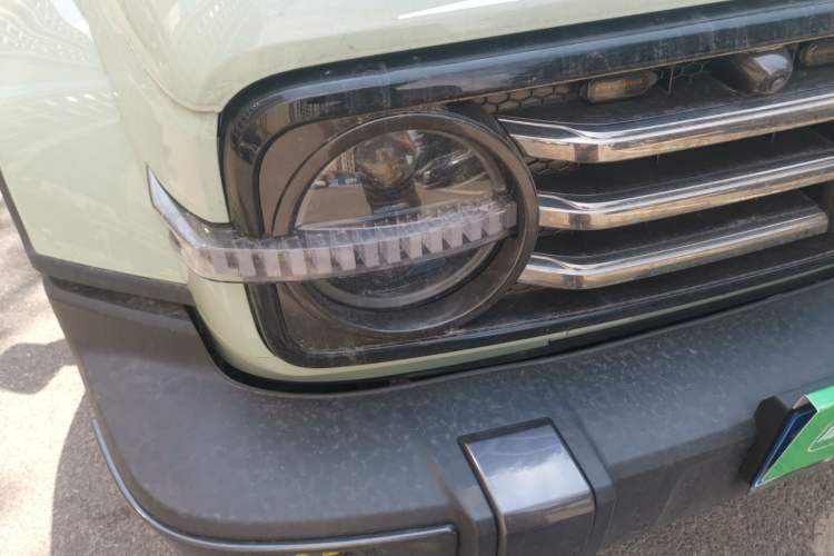Used Tank 300 2023 City Edition 2.0T—Stylish as Ever Right Front Headlight