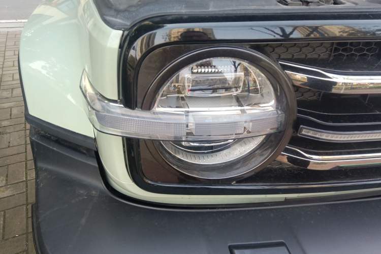 Used Tank 300 2023 City Edition 2.0T—Stylish as Ever Right Front Headlight