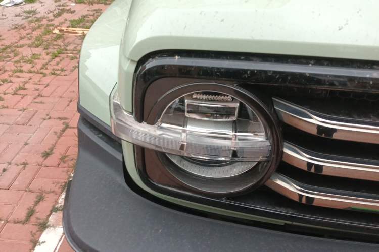 Used Tank 300 2023 City Edition 2.0T—Stylish as Ever Right Front Headlight
