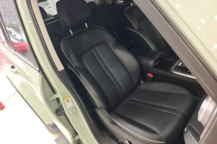 Used Tank 300 2023 City Edition 2.0T—Stylish as Ever Right Front Seat