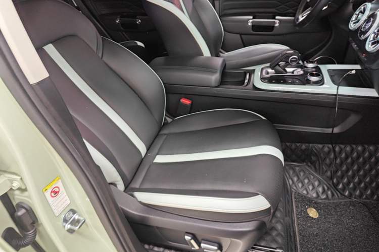 Used Tank 300 2023 City Edition 2.0T—Stylish as Ever Right Front Seat
