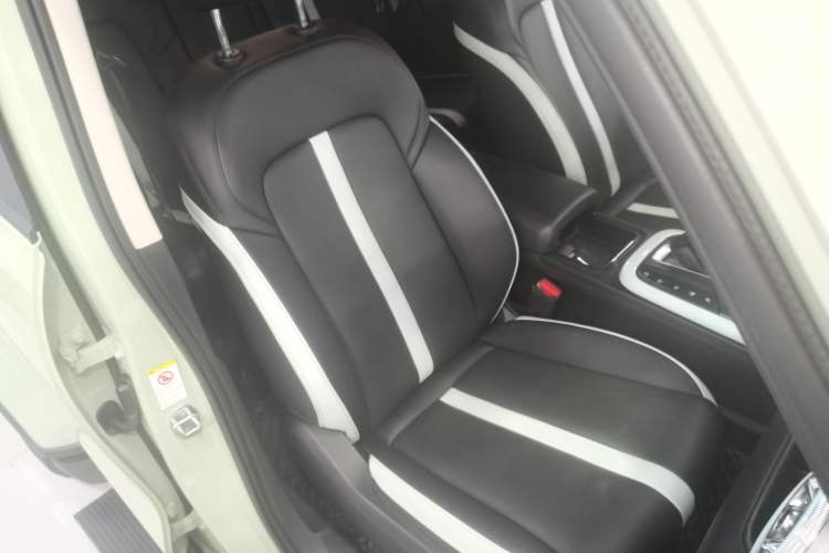 Used Tank 300 2023 City Edition 2.0T—Stylish as Ever Right Front Seat