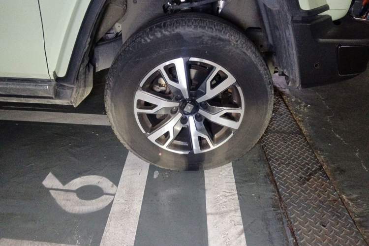 Used Tank 300 2023 City Edition 2.0T—Stylish as Ever Right Front Wheel Hub