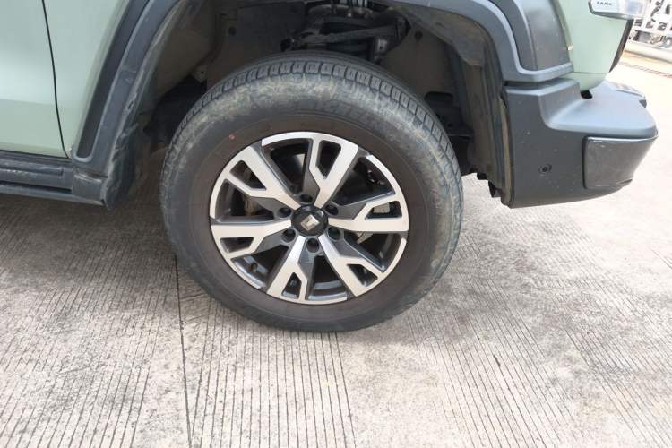 Used Tank 300 2023 City Edition 2.0T—Stylish as Ever Right Front Wheel Hub