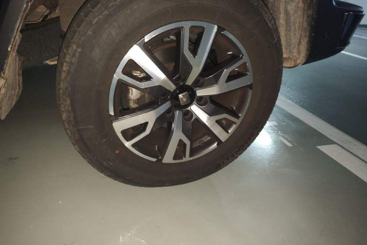 Used Tank 300 2023 City Edition 2.0T—Stylish as Ever Right Front Wheel Hub