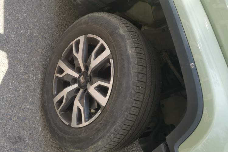 Used Tank 300 2023 City Edition 2.0T—Stylish as Ever Right Front Wheel Hub