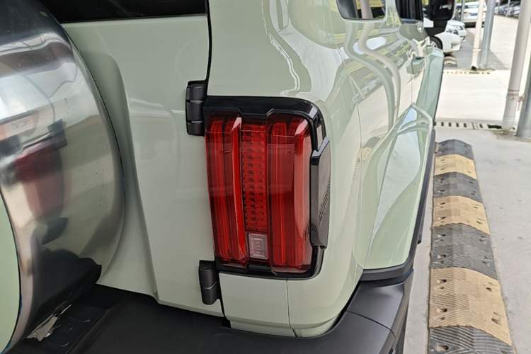 Used Tank 300 2023 City Edition 2.0T—Stylish as Ever Right Rear Taillight