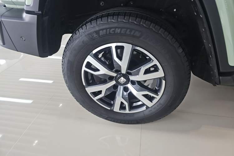 Used Tank 300 2023 City Edition 2.0T—Stylish as Ever Right Rear Wheel Hub