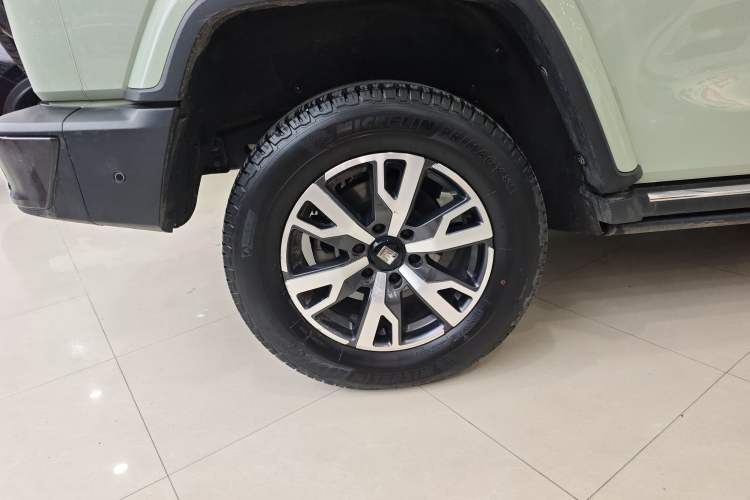 Used Tank 300 2023 City Edition 2.0T—Stylish as Ever Right Rear Wheel Hub