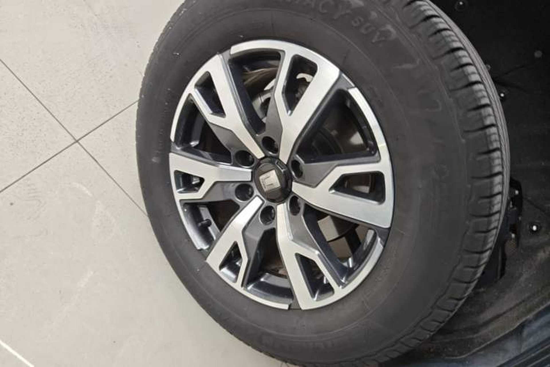 Used Tank 300 2023 City Edition 2.0T—Stylish as Ever Right Rear Wheel Hub