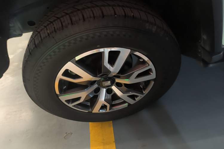 Used Tank 300 2023 City Edition 2.0T—Stylish as Ever Right Rear Wheel Hub