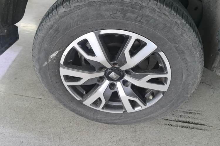 Used Tank 300 2023 City Edition 2.0T—Stylish as Ever Right Rear Wheel Hub