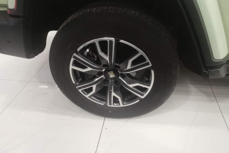 Used Tank 300 2023 City Edition 2.0T—Stylish as Ever Right Rear Wheel Hub