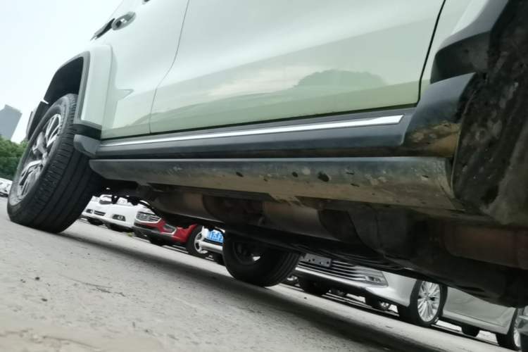 Used Tank 300 2023 City Edition 2.0T—Stylish as Ever Right Side Sill