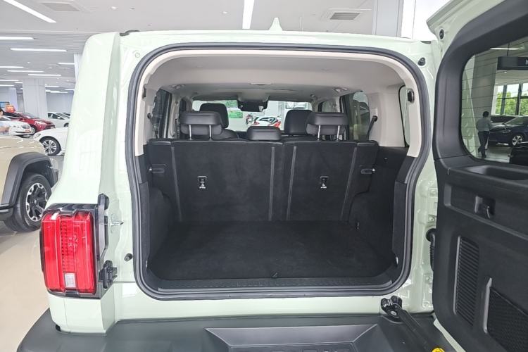 Used Tank 300 2023 City Edition 2.0T—Stylish as Ever Trunk