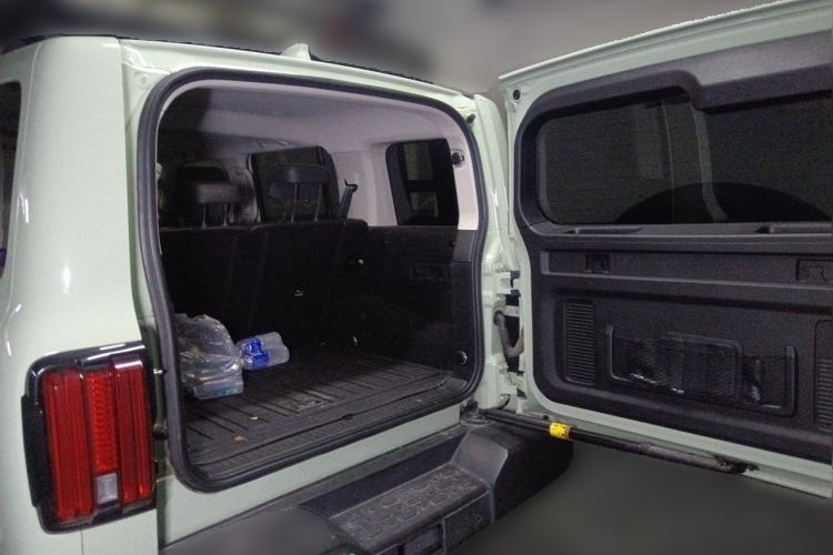 Used Tank 300 2023 City Edition 2.0T—Stylish as Ever Trunk