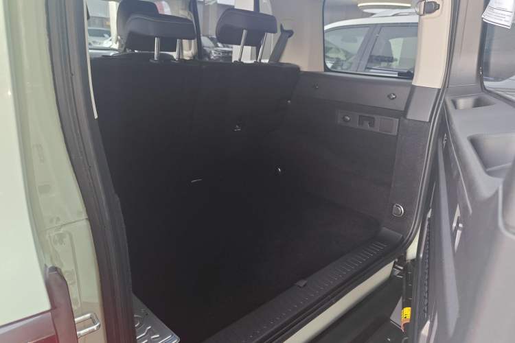 Used Tank 300 2023 City Edition 2.0T—Stylish as Ever Trunk