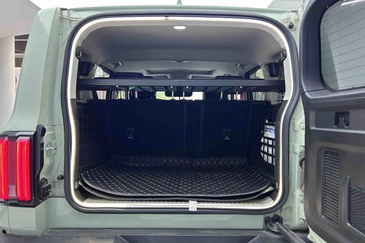 Used Tank 300 2023 City Edition 2.0T—Stylish as Ever Trunk