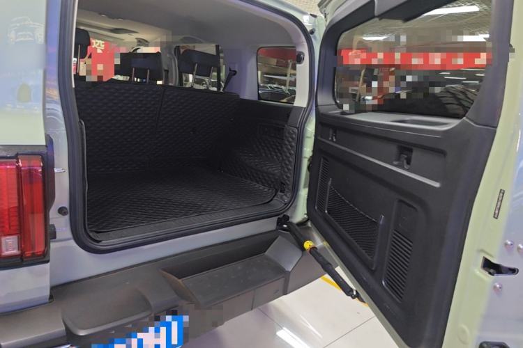 Used Tank 300 2023 City Edition 2.0T—Stylish as Ever Trunk