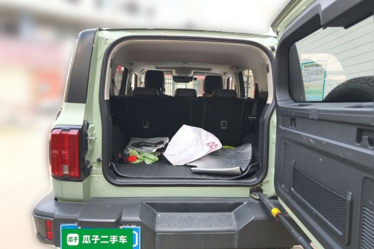 Used Tank 300 2023 City Edition 2.0T—Stylish as Ever Trunk