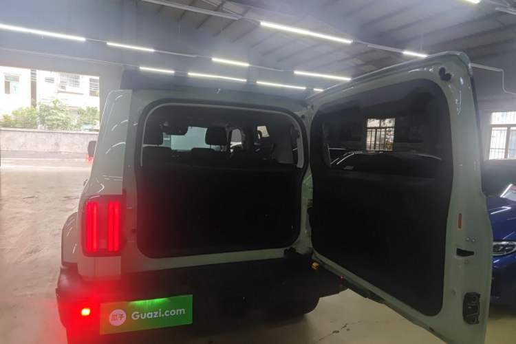 Used Tank 300 2023 City Edition 2.0T—Stylish as Ever Trunk