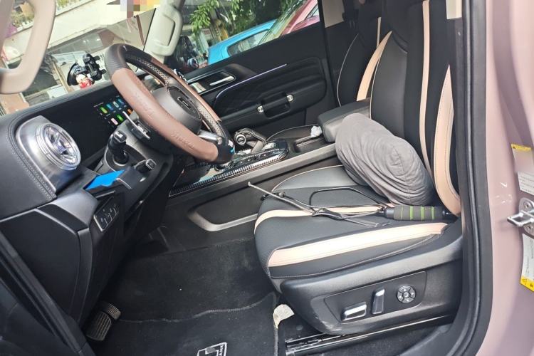 Used Tank 300 2023 City Edition 2.0T—Stylish as Ever Left Front Seat