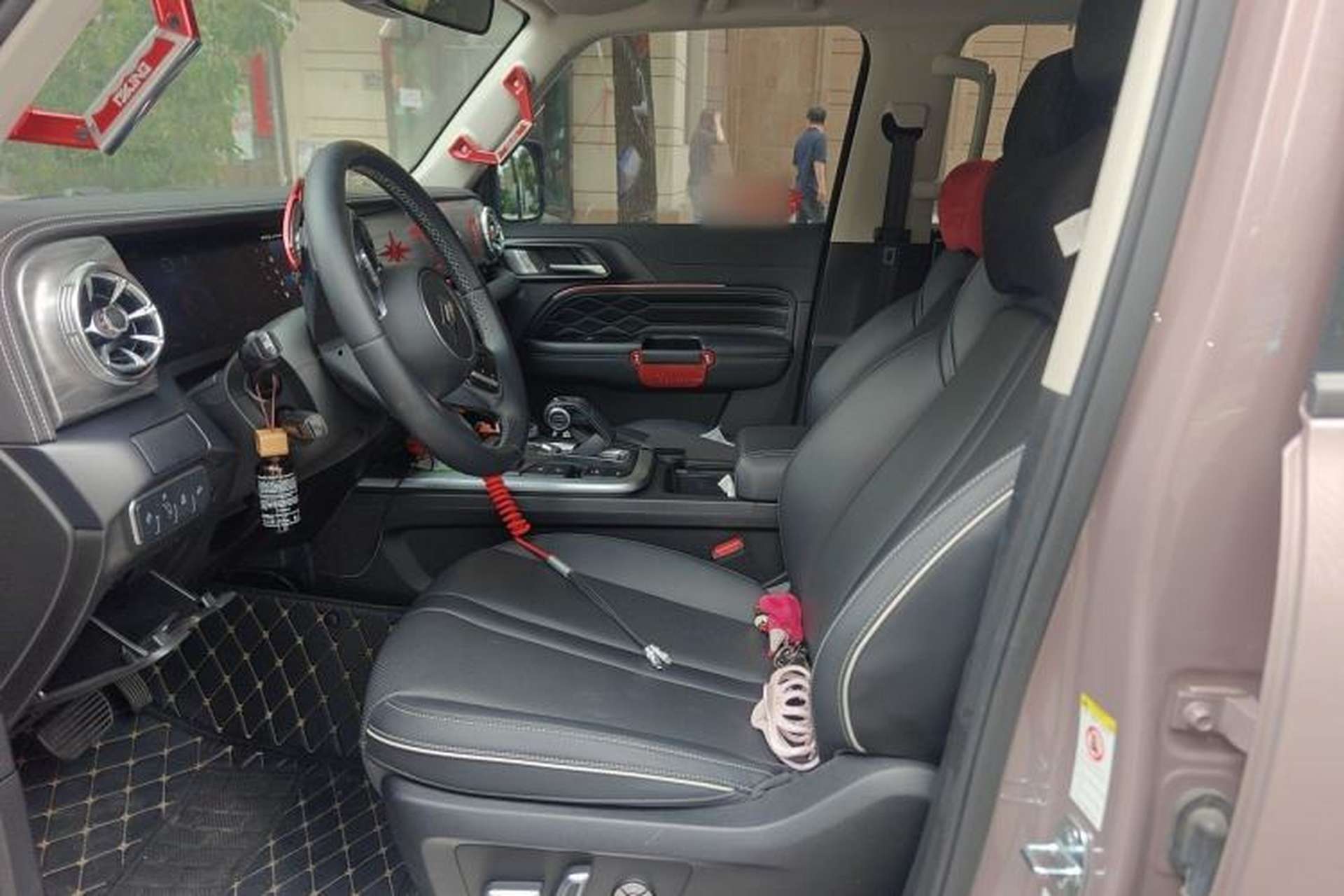 Used Tank 300 2023 City Edition 2.0T—Stylish as Ever Left Front Seat