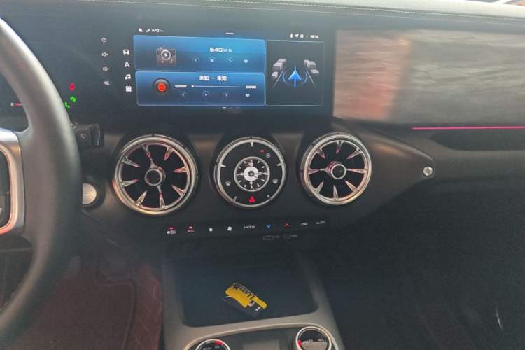 Used Tank 300 2023 City Edition 2.0T—Stylish as Ever Audio And AC Panel