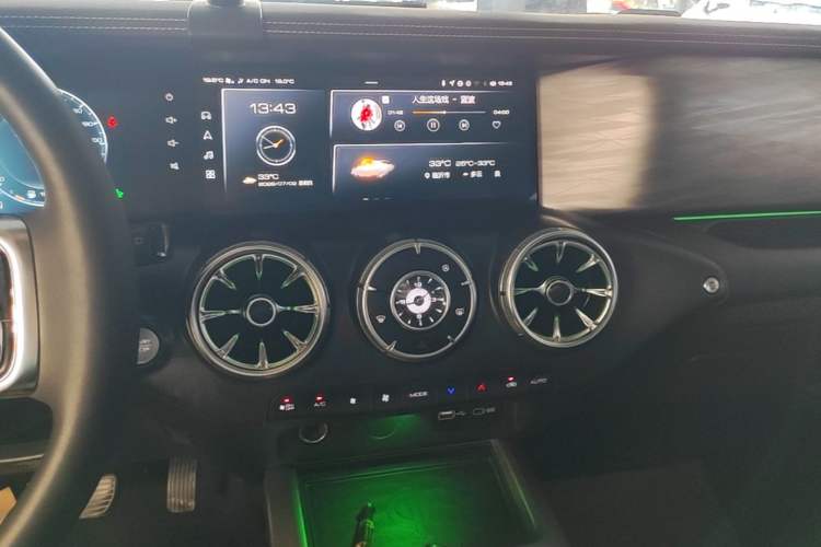 Used Tank 300 2023 City Edition 2.0T—Stylish as Ever Audio And AC Panel
