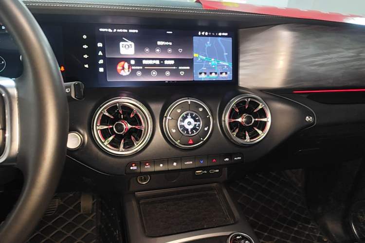 Used Tank 300 2023 Off-Road Edition 2.0T Challenger Audio And AC Panel