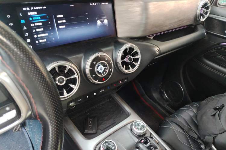 Used Tank 300 2023 Off-Road Edition 2.0T Challenger Audio And AC Panel