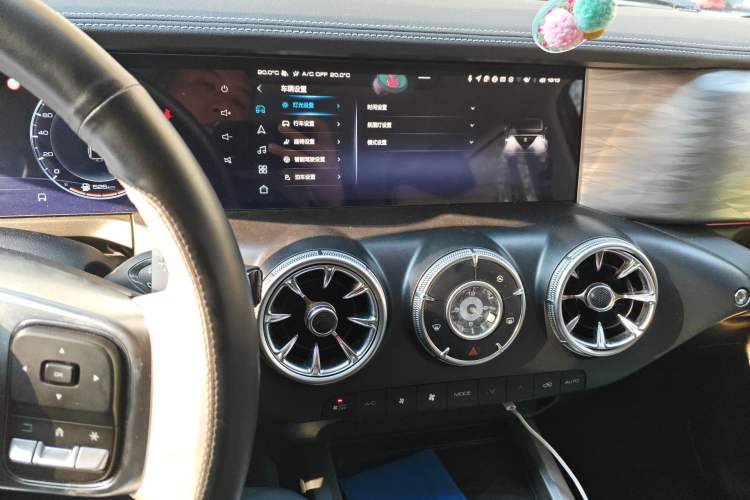 Used Tank 300 2023 City Edition 2.0T—Stylish as Ever Audio And AC Panel
